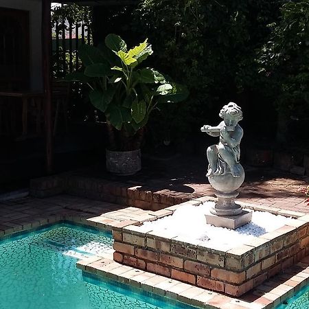 Sounds Of The Sea Bed & Breakfast East London Ngoại thất bức ảnh